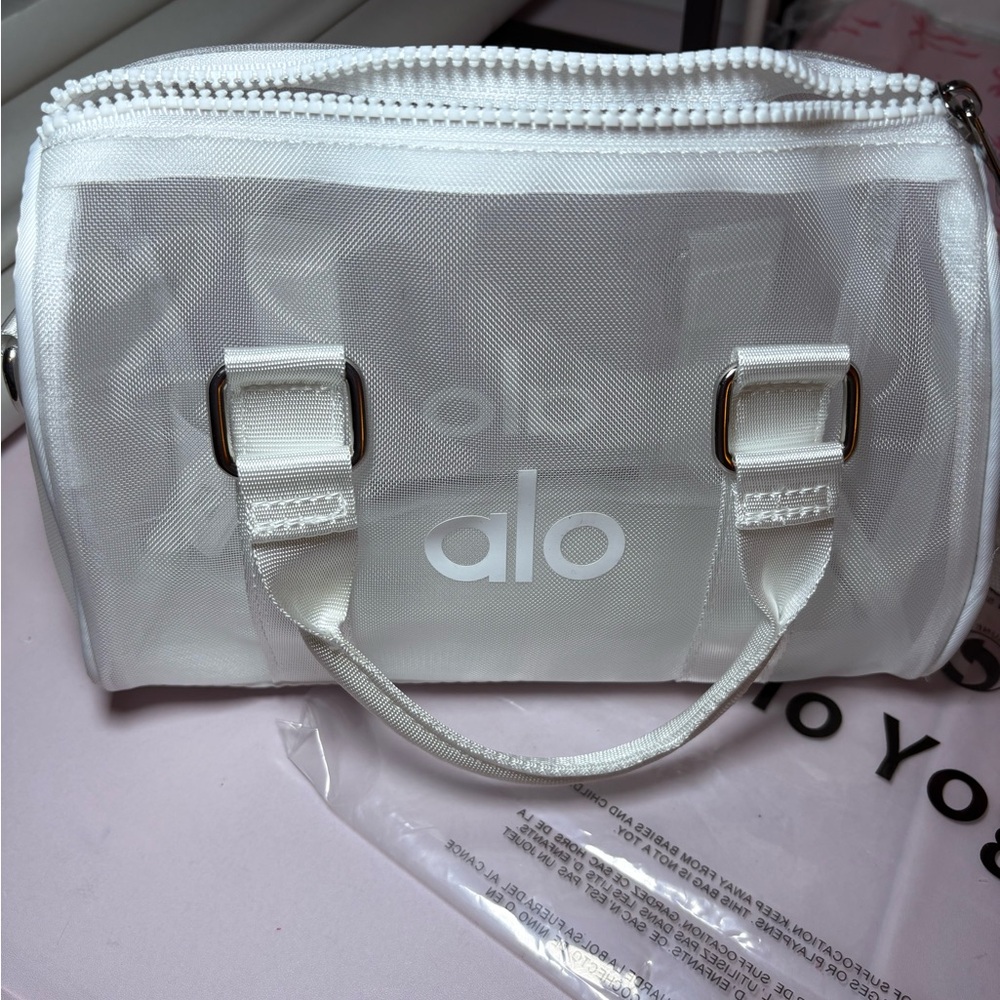 NEW 🤍🤍ALO Yoga Classic White Mini Bag - Picture 4 of 13